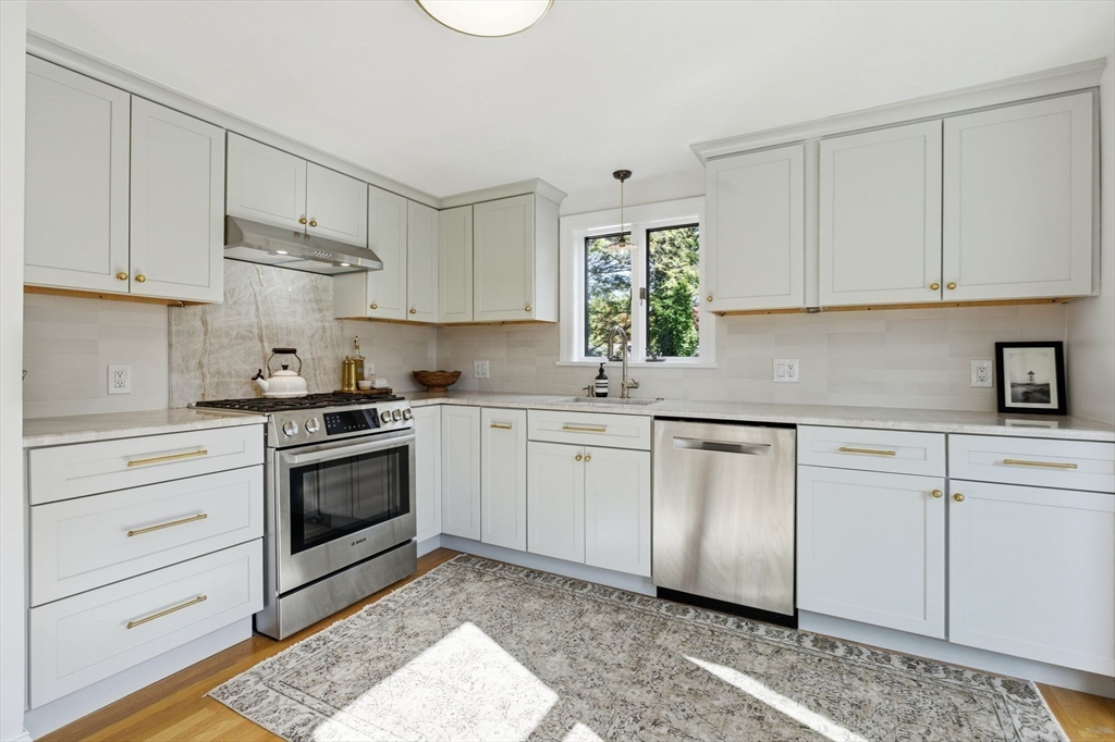 16 Beebe Ln Wakefield, MA 01880