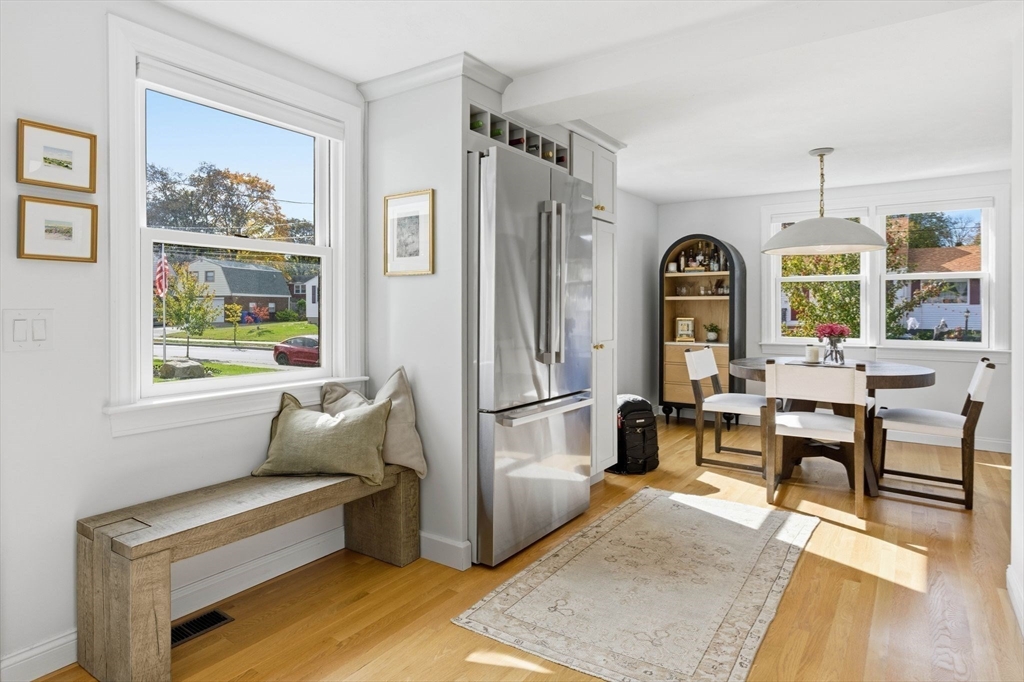 16 Beebe Ln Wakefield, MA 01880