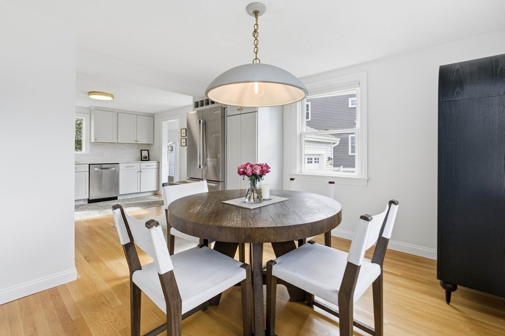 16 Beebe Ln Wakefield, MA 01880