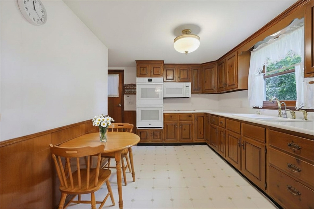 11 Preston St Wakefield, MA 01880