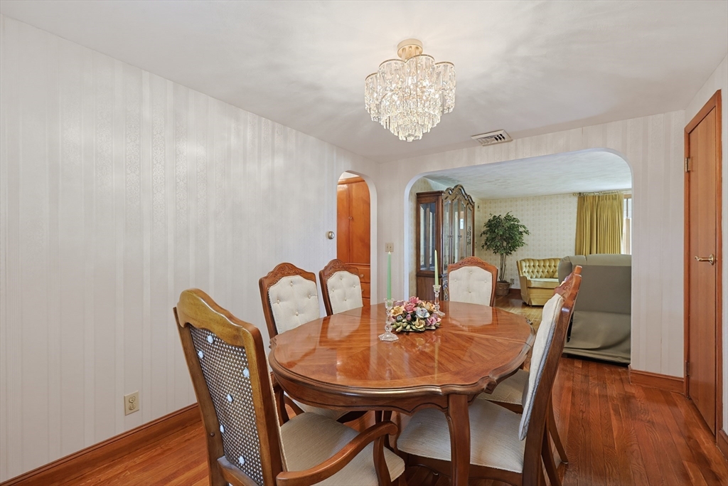 11 Preston St Wakefield, MA 01880