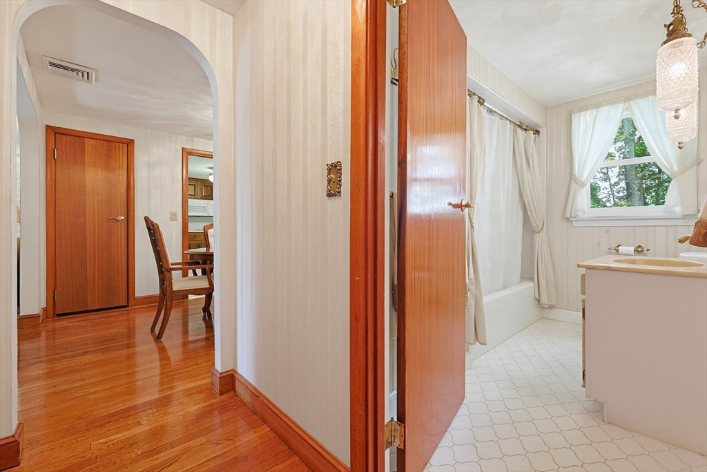 11 Preston St Wakefield, MA 01880