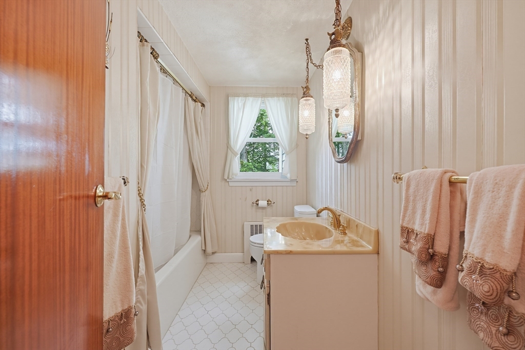 11 Preston St Wakefield, MA 01880