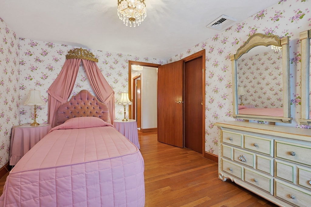 11 Preston St Wakefield, MA 01880
