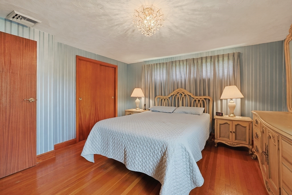 11 Preston St Wakefield, MA 01880