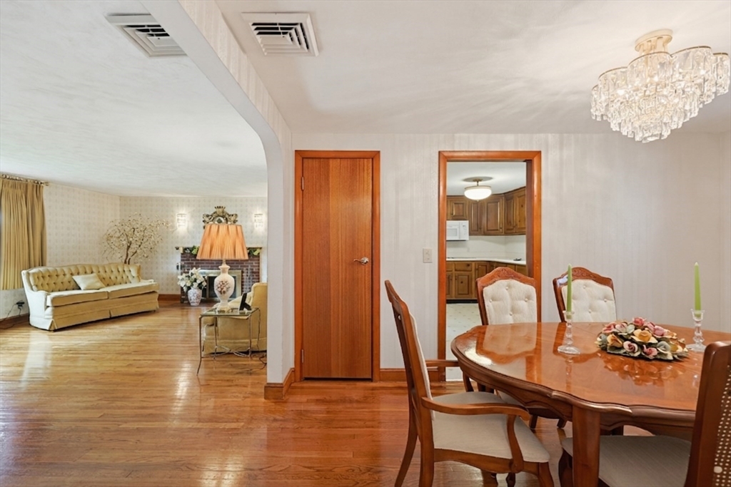 11 Preston St Wakefield, MA 01880