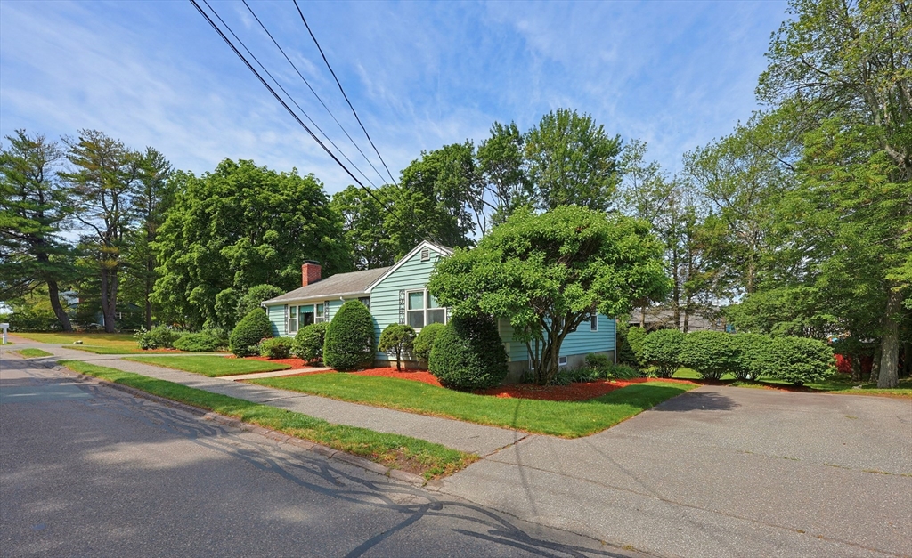 11 Preston St Wakefield, MA 01880