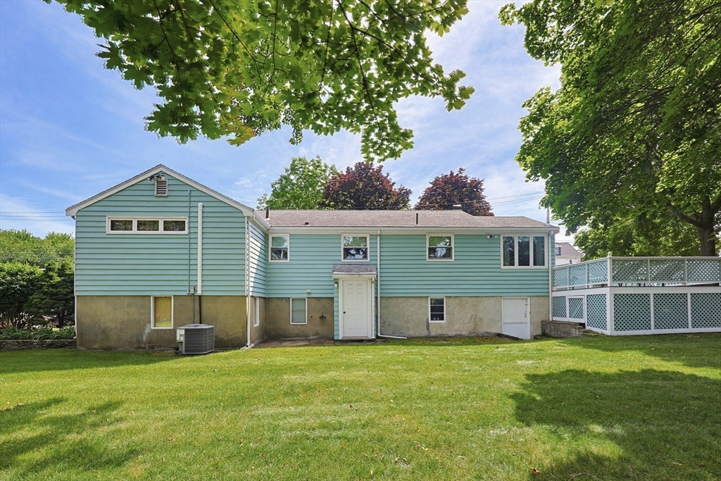 11 Preston St Wakefield, MA 01880