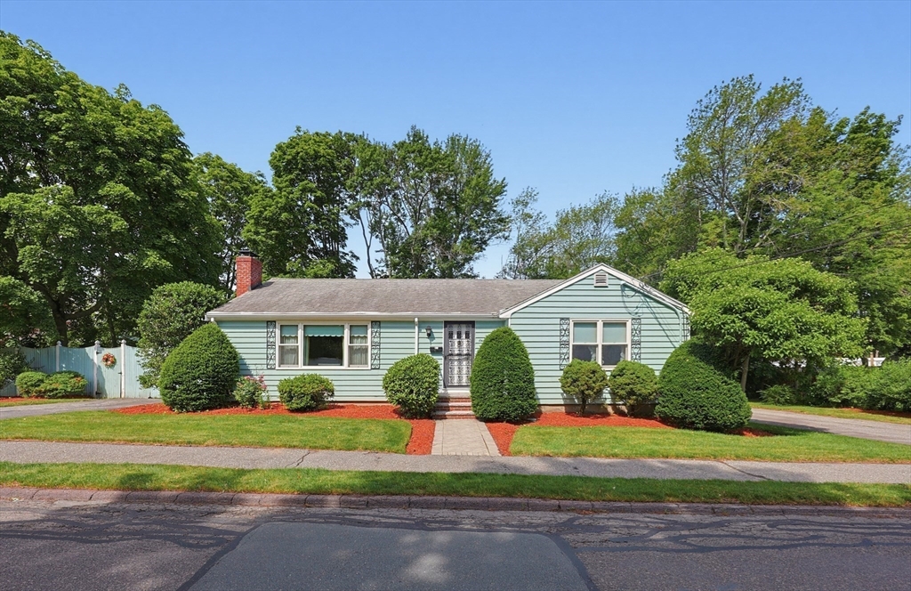 11 Preston St Wakefield, MA 01880