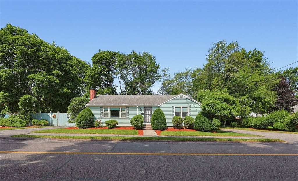 11 Preston St Wakefield, MA 01880