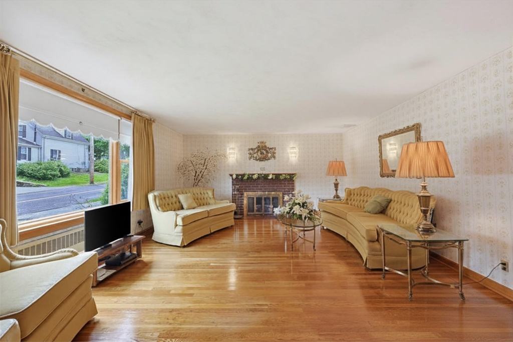 11 Preston St Wakefield, MA 01880