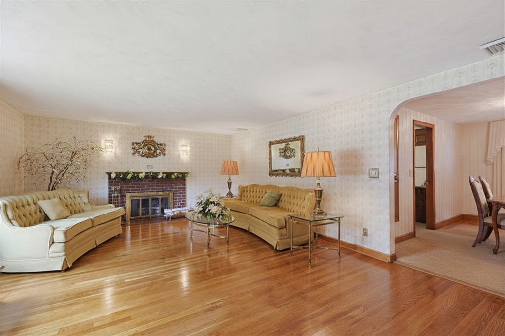 11 Preston St Wakefield, MA 01880