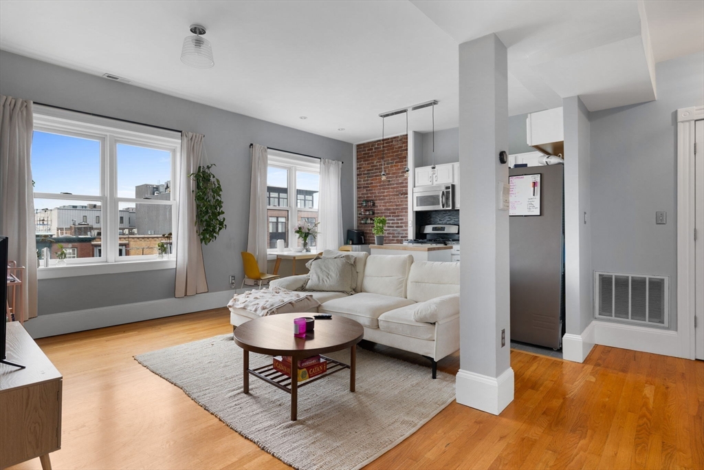 705 Massachusetts , Ave #8