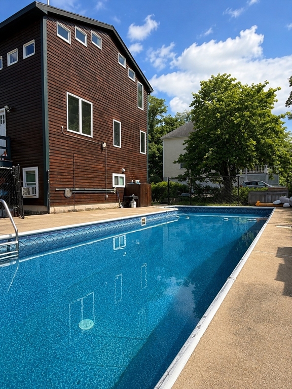 5 Kathleen Dr Wakefield, MA 01880