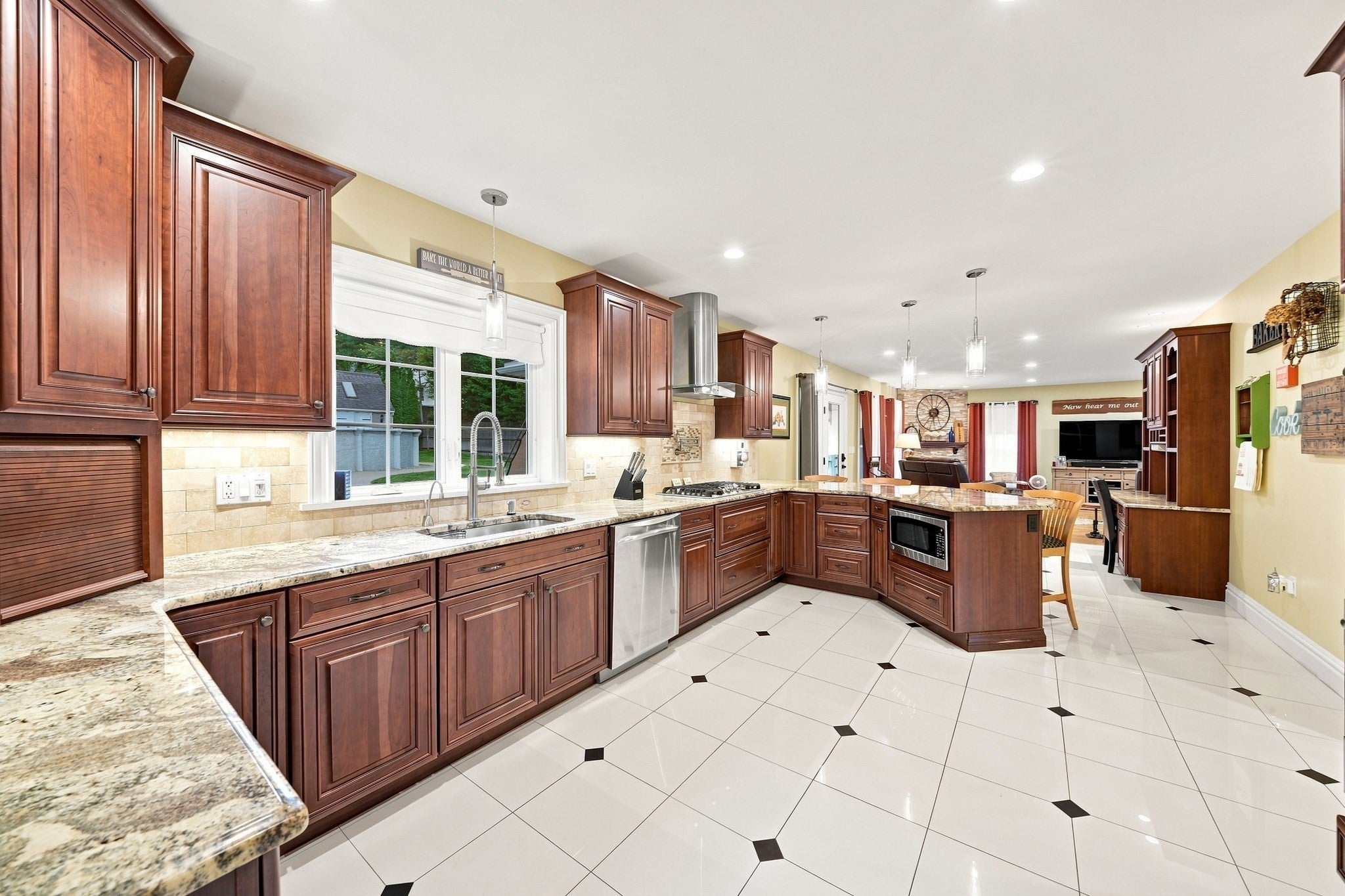 5 Dell Ave Wakefield, MA 01880