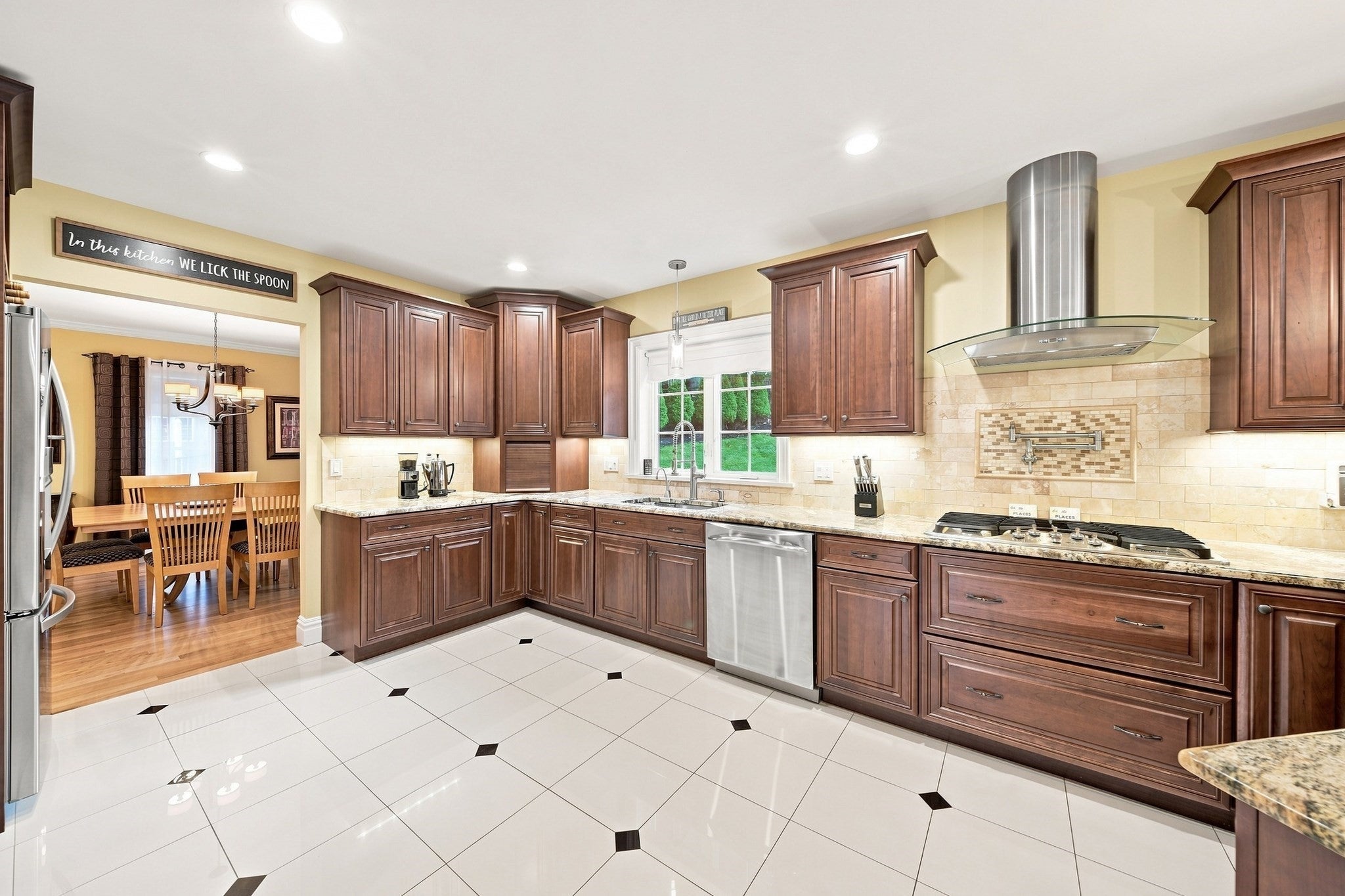 5 Dell Ave Wakefield, MA 01880