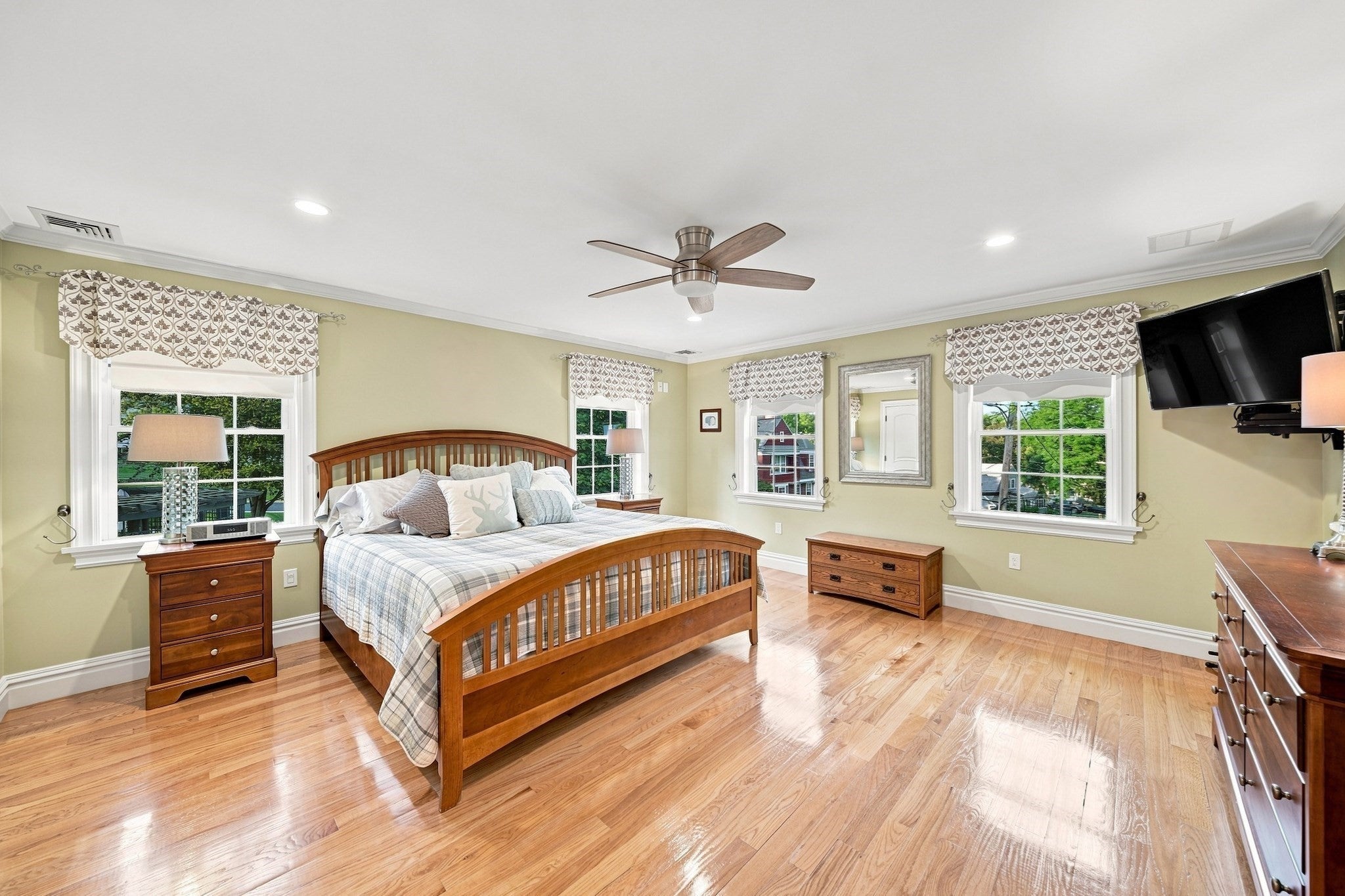 5 Dell Ave Wakefield, MA 01880
