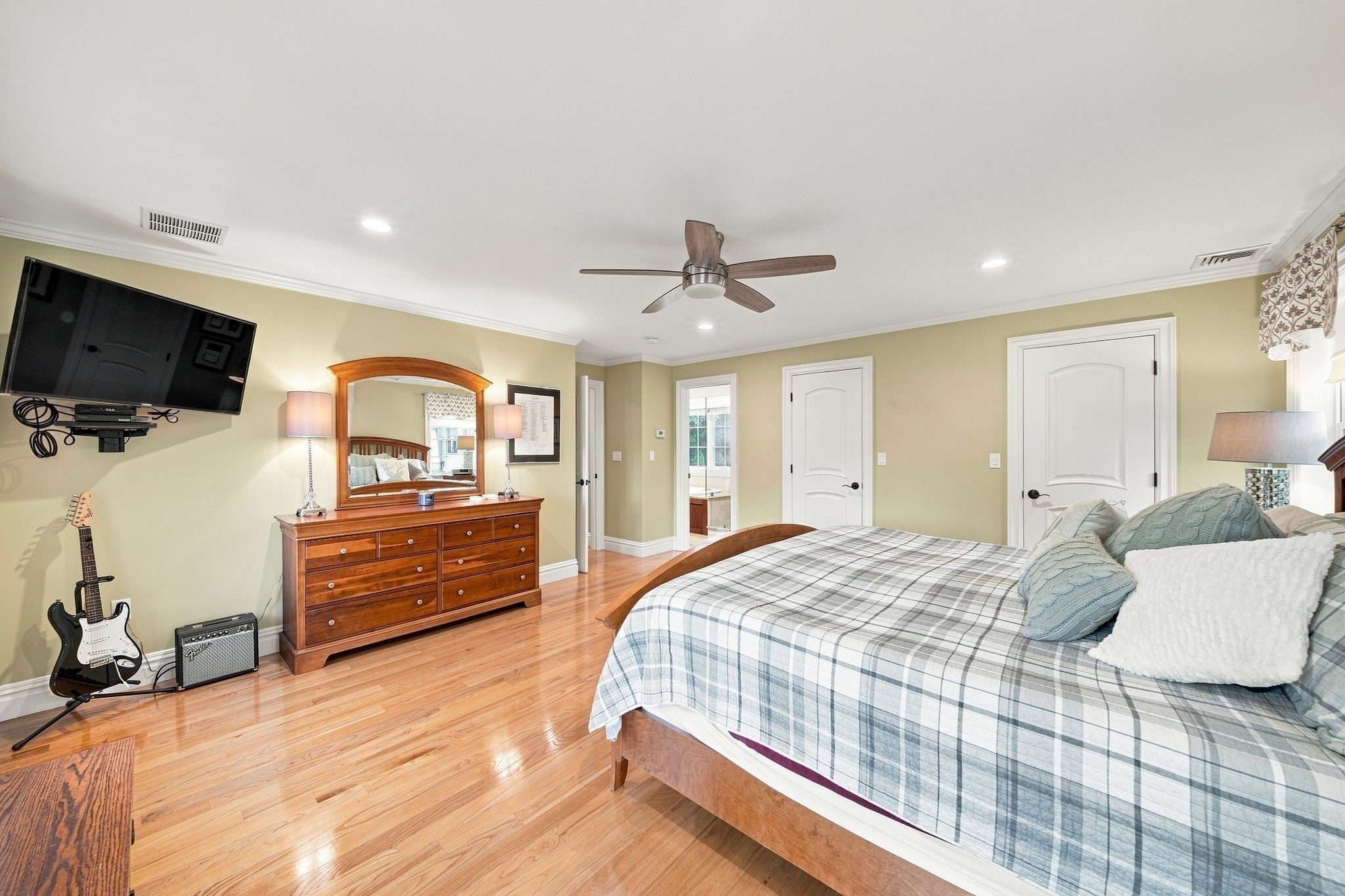 5 Dell Ave Wakefield, MA 01880