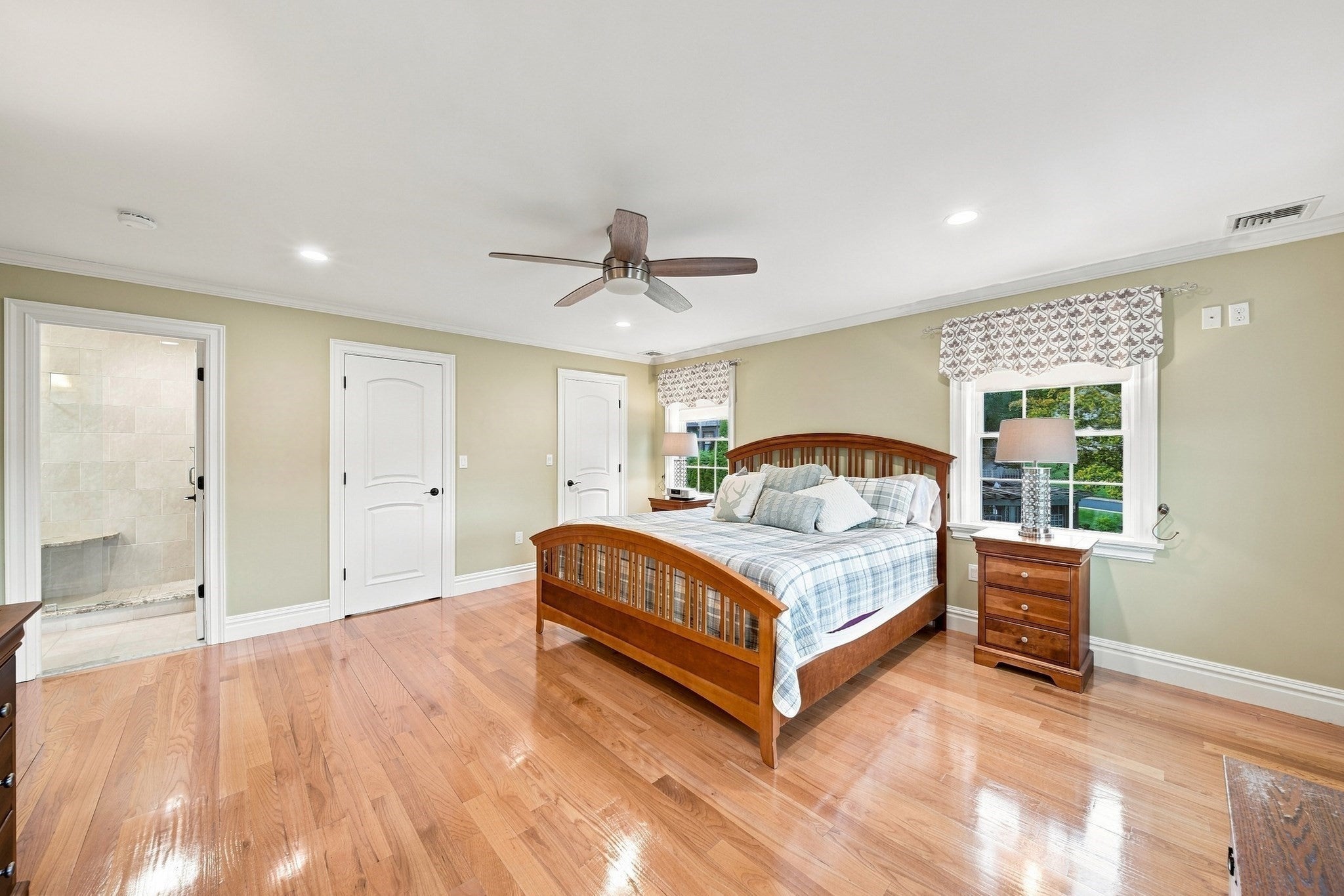 5 Dell Ave Wakefield, MA 01880