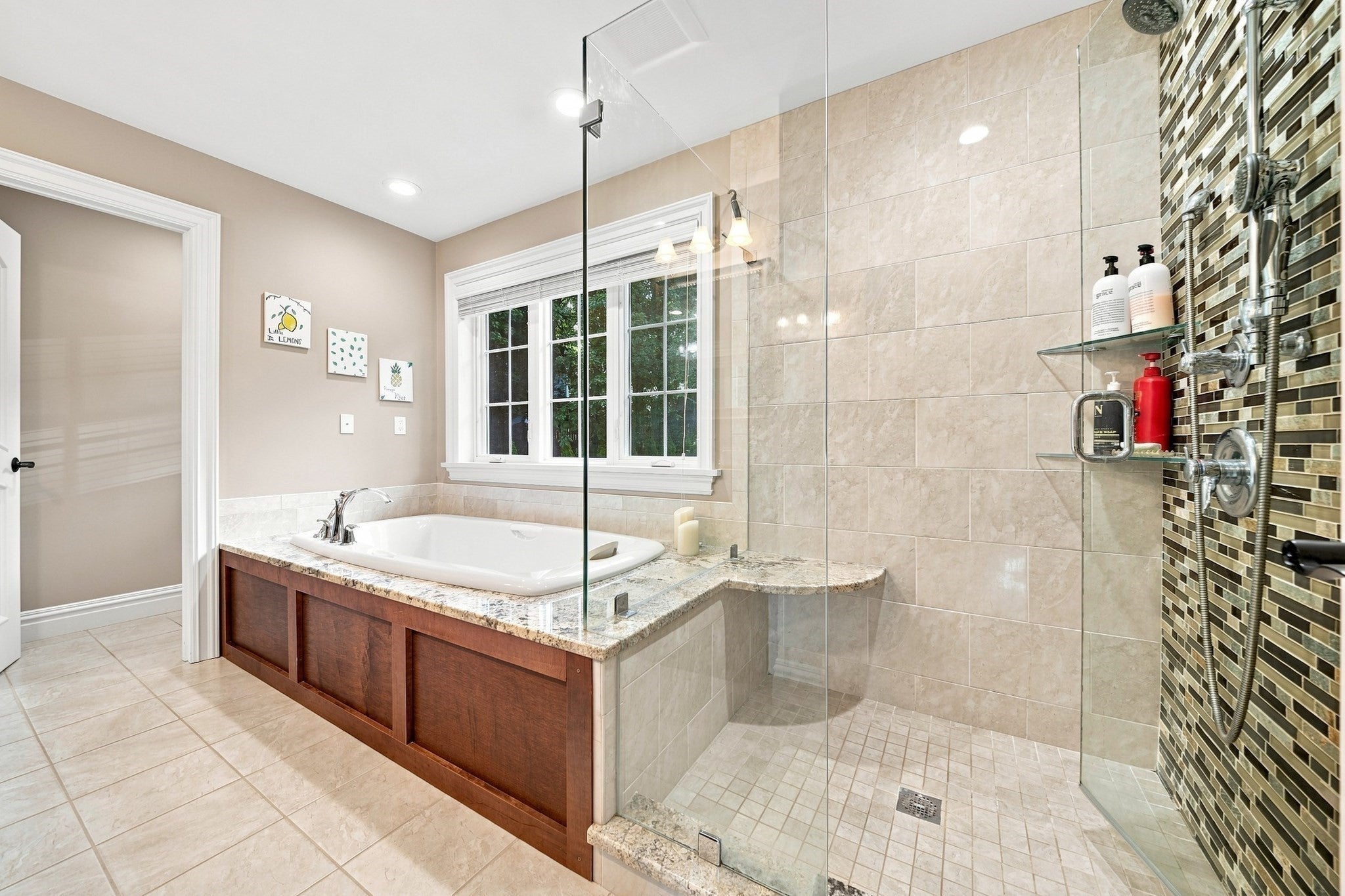 5 Dell Ave Wakefield, MA 01880
