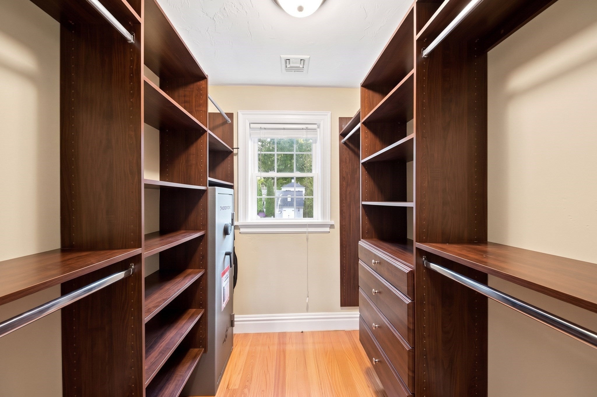 5 Dell Ave Wakefield, MA 01880