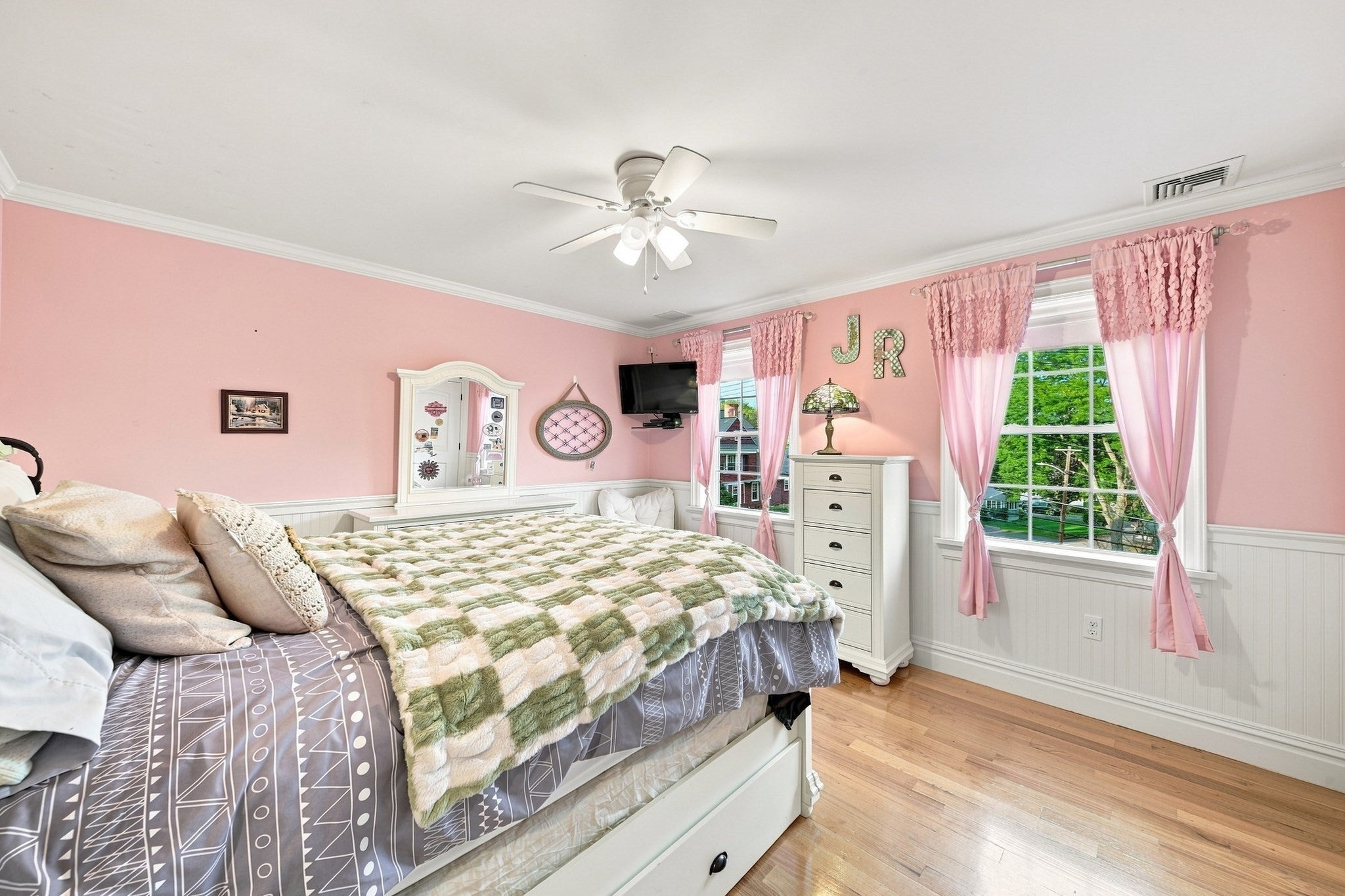 5 Dell Ave Wakefield, MA 01880