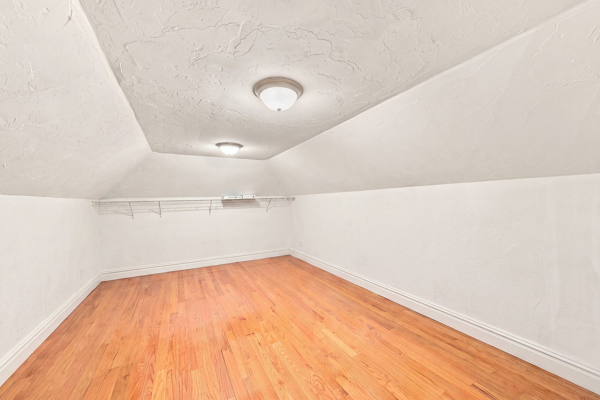 5 Dell Ave Wakefield, MA 01880