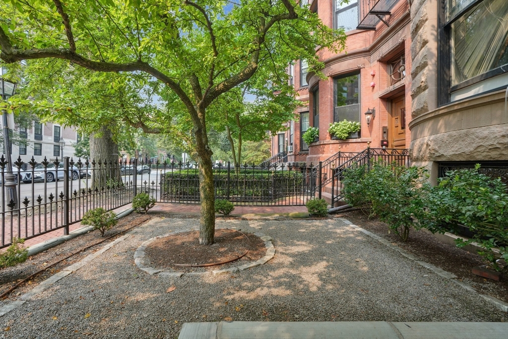 261 Marlborough St #1