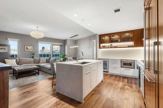 300 Pier 4th Blvd #5J,Boston, MA 02210