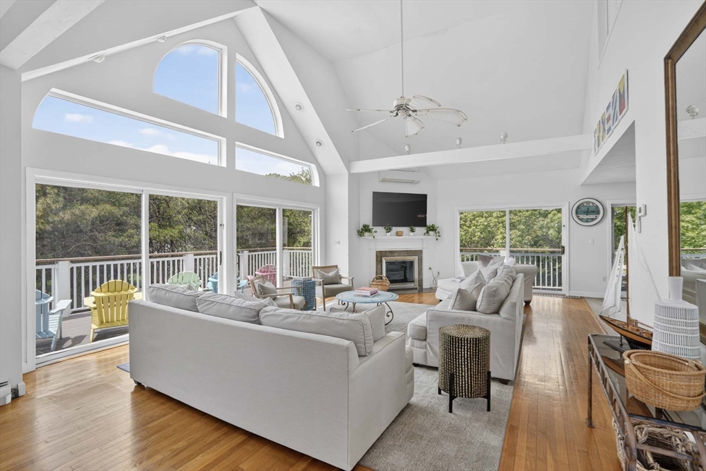 9 Thaxter Ln Edgartown, MA 02539