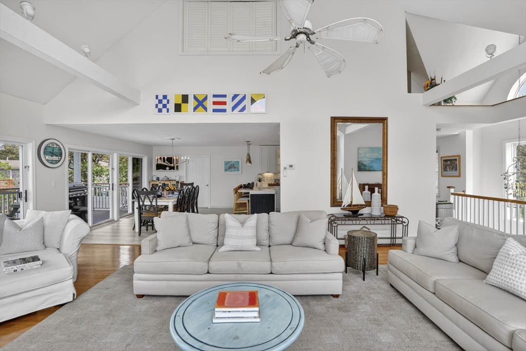 9 Thaxter Ln Edgartown, MA 02539
