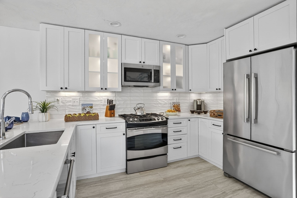 9 Thaxter Ln Edgartown, MA 02539