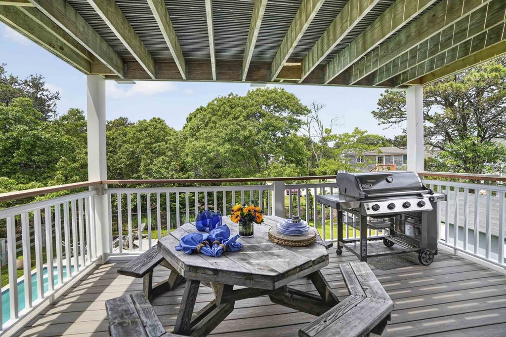 9 Thaxter Ln Edgartown, MA 02539