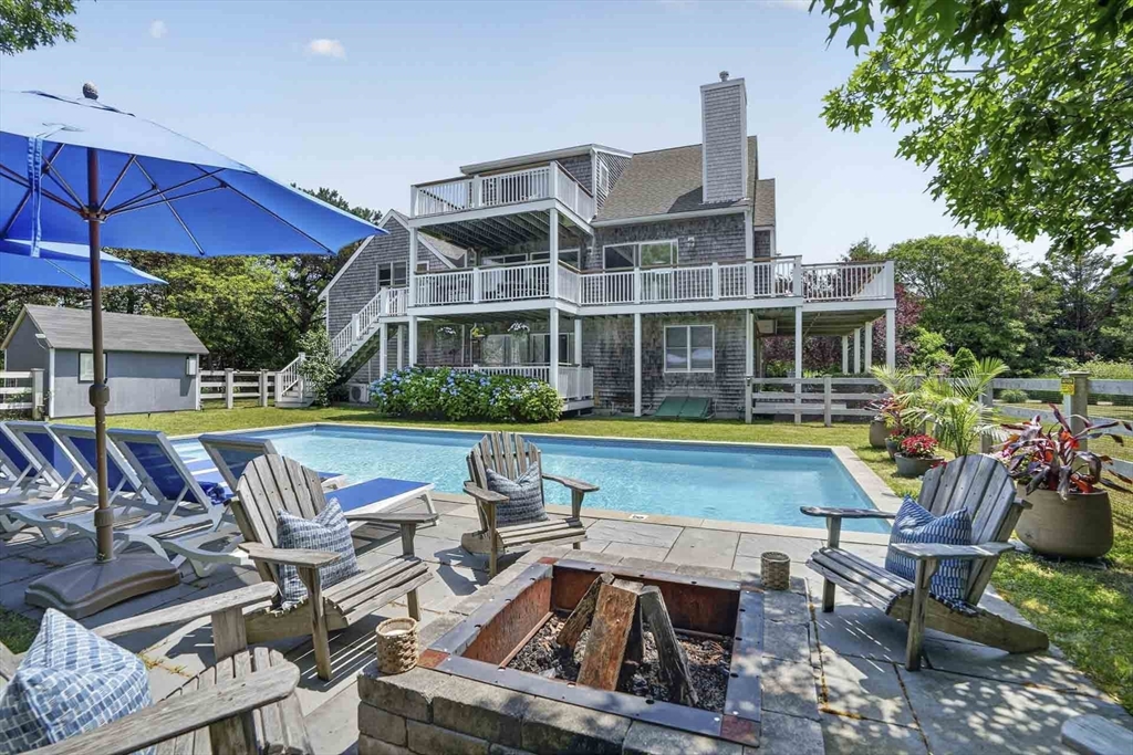 9 Thaxter Ln Edgartown, MA 02539