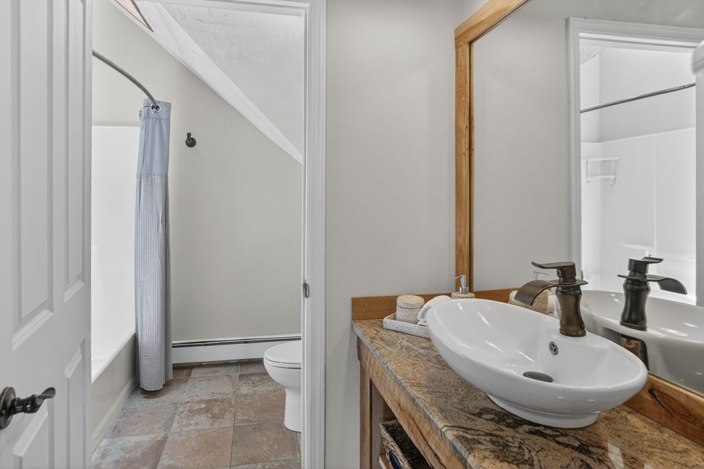 9 Thaxter Ln Edgartown, MA 02539