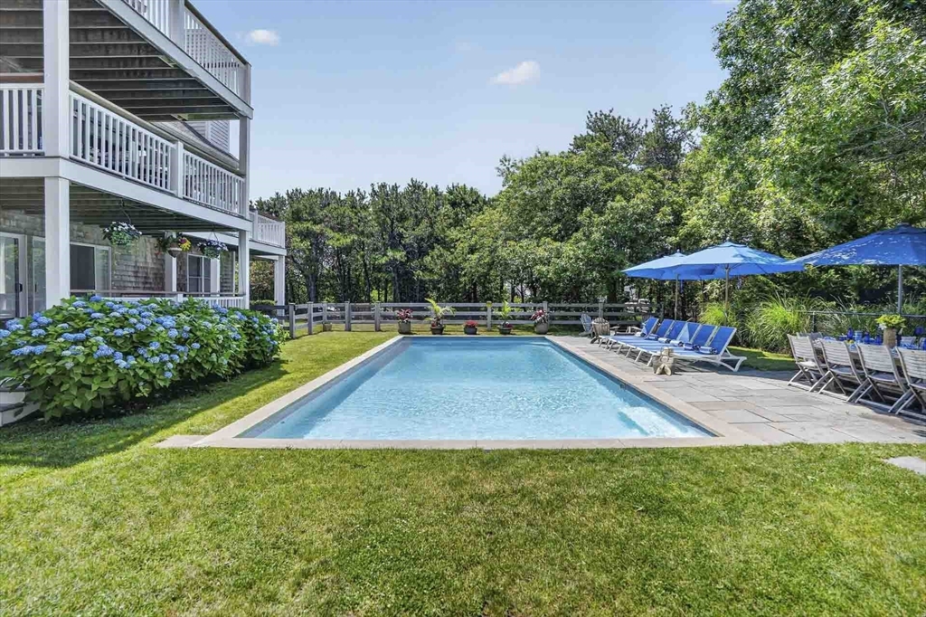 9 Thaxter Ln Edgartown, MA 02539