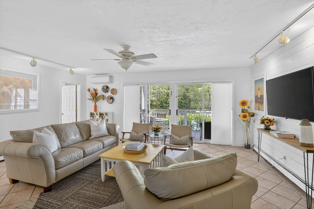 9 Thaxter Ln Edgartown, MA 02539