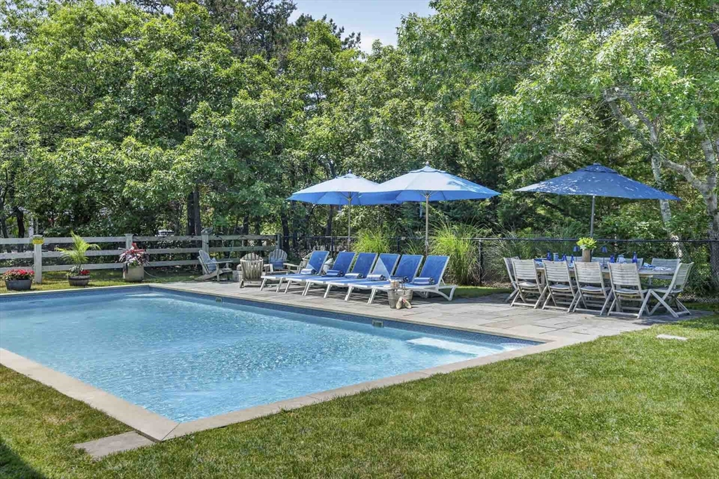 9 Thaxter Ln Edgartown, MA 02539