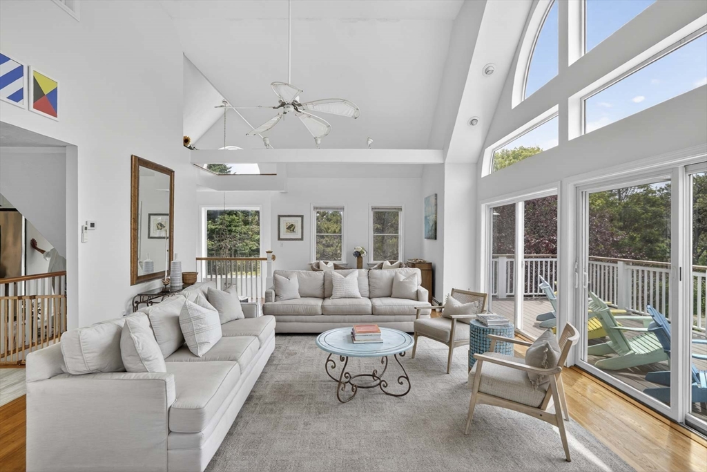 9 Thaxter Ln Edgartown, MA 02539