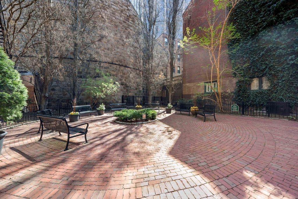 45 Temple St #405 Boston, MA 02114