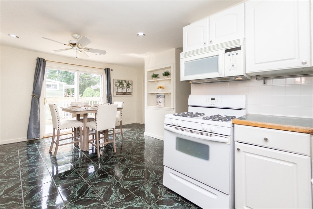 6 Avon Ct #2 Wakefield, MA 01880 6 Avon Ct #2 Wakefield, MA 01880