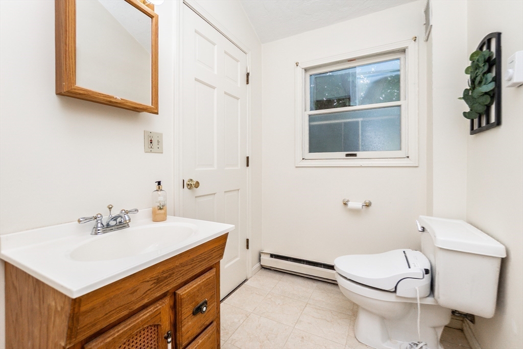 6 Avon Ct #2 Wakefield, MA 01880 6 Avon Ct #2 Wakefield, MA 01880