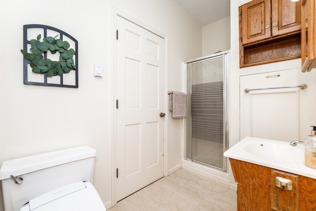 6 Avon Ct #2 Wakefield, MA 01880 6 Avon Ct #2 Wakefield, MA 01880