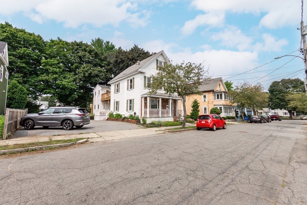 6 Avon Ct #2 Wakefield, MA 01880 6 Avon Ct #2 Wakefield, MA 01880