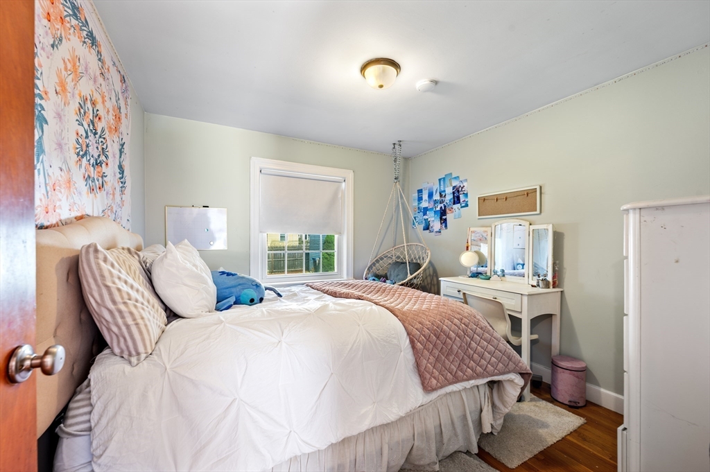 37 Hillcrest Rd Wakefield, MA 01880 37 Hillcrest Rd Wakefield, MA 01880