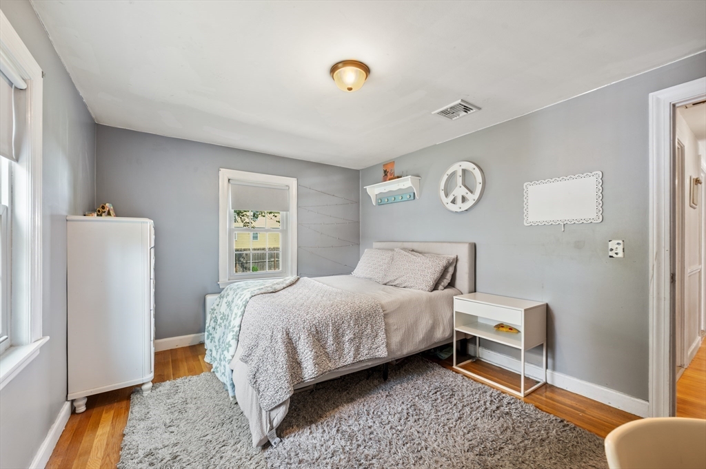 37 Hillcrest Rd Wakefield, MA 01880 37 Hillcrest Rd Wakefield, MA 01880