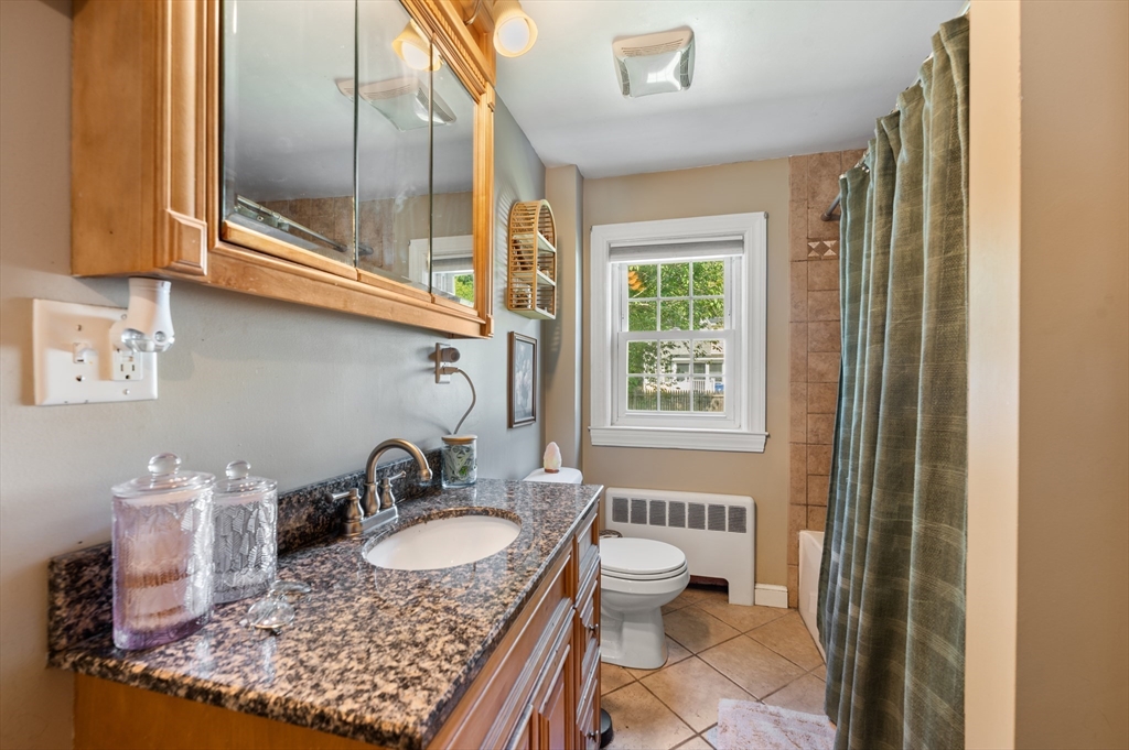 37 Hillcrest Rd Wakefield, MA 01880 37 Hillcrest Rd Wakefield, MA 01880