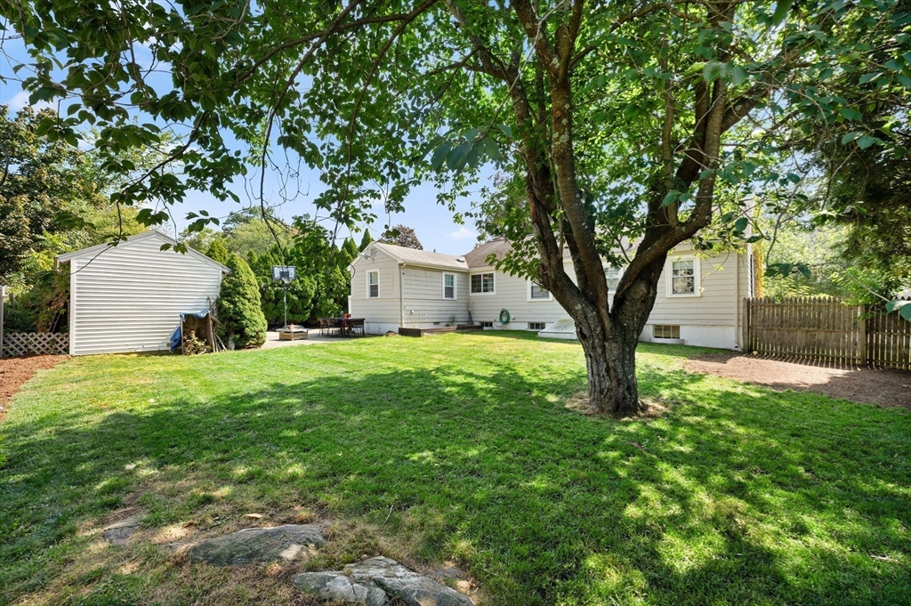 37 Hillcrest Rd Wakefield, MA 01880 37 Hillcrest Rd Wakefield, MA 01880