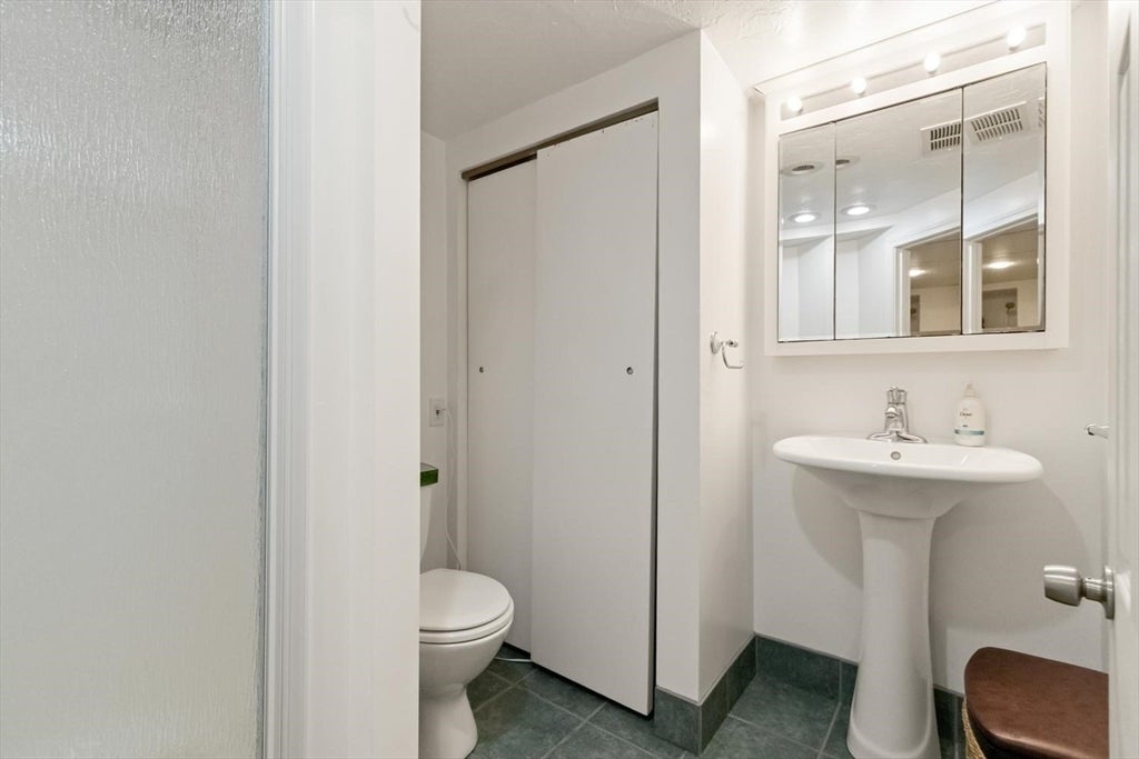48 Vly St Wakefield, MA 01880