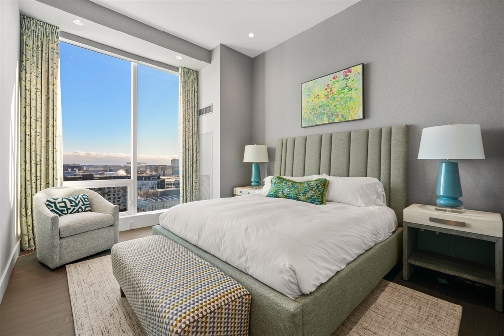 50 Liberty Dr #PH1B Boston, MA 02210